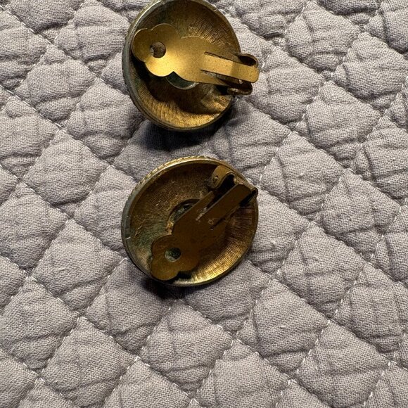 Vintage Clip on Earrings Round Gold Tone with Blue Stone - Picture 5 of 7